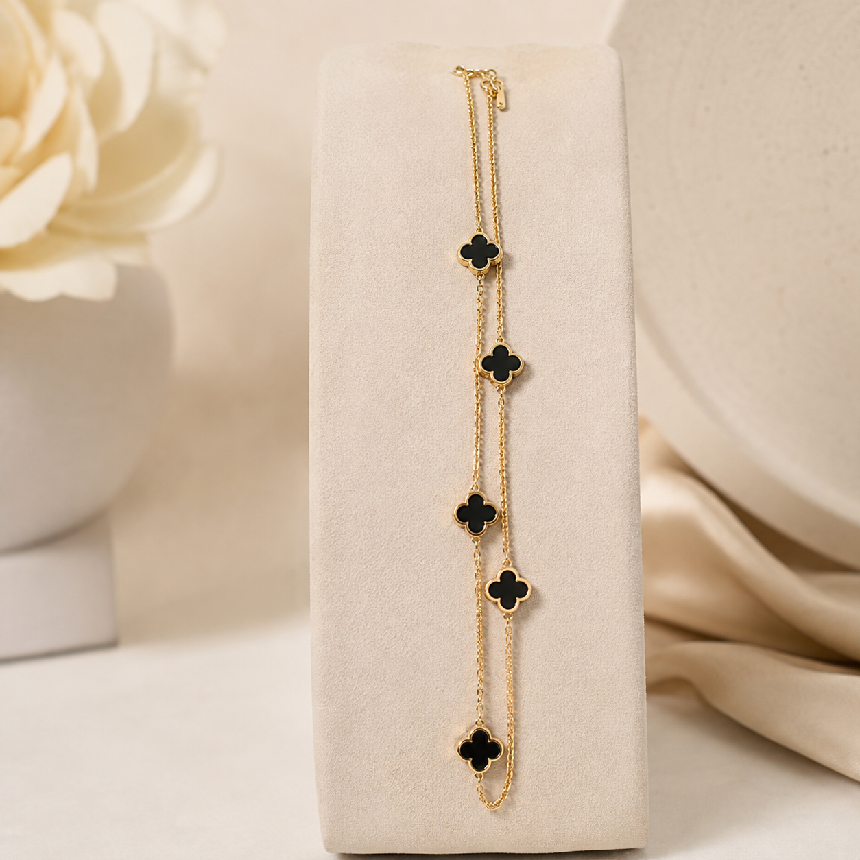 Noir Clover Necklace