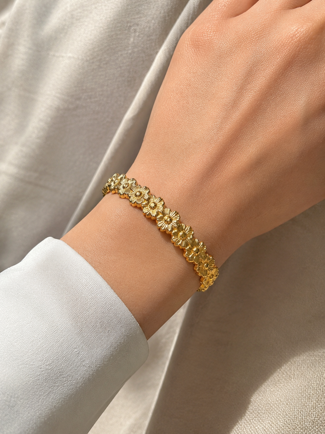 Dahlia Bloom Bangle