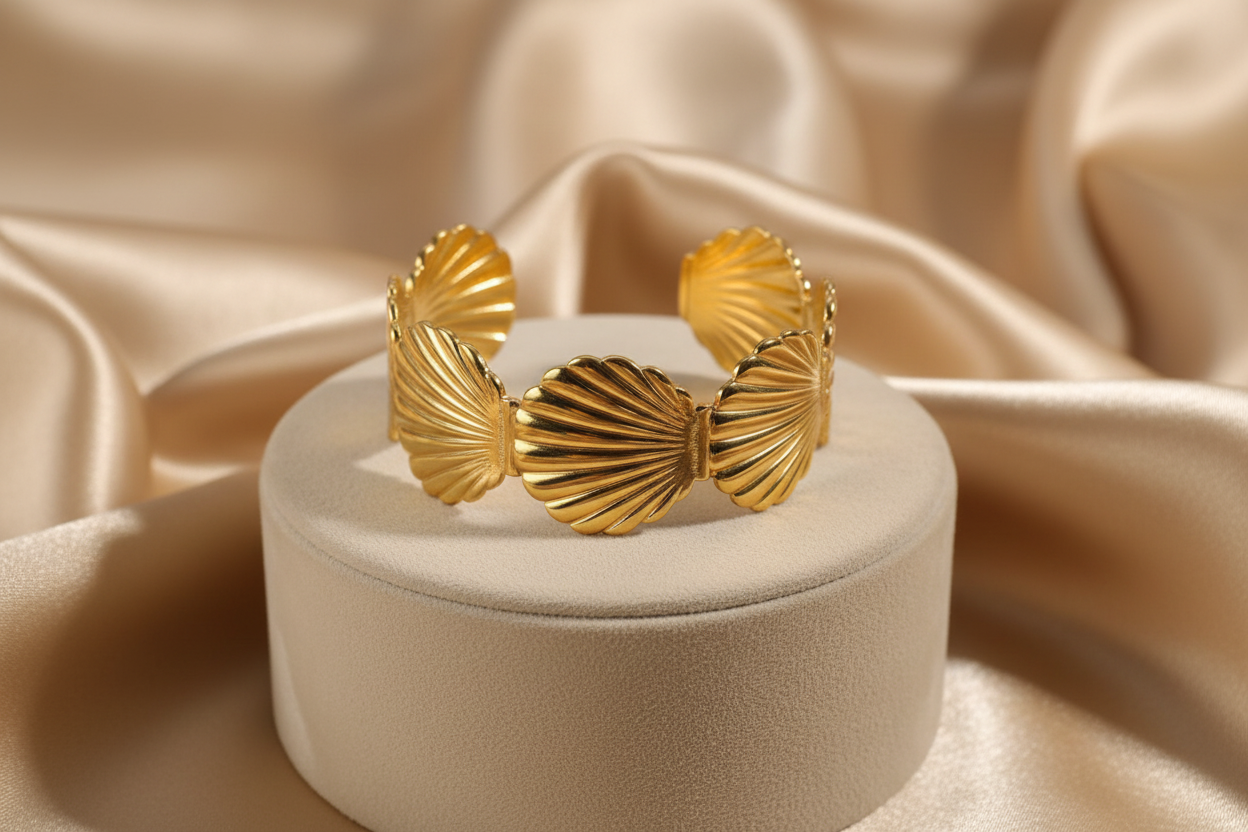 Coquille Shell Cuff on Velvet Holder - Wide