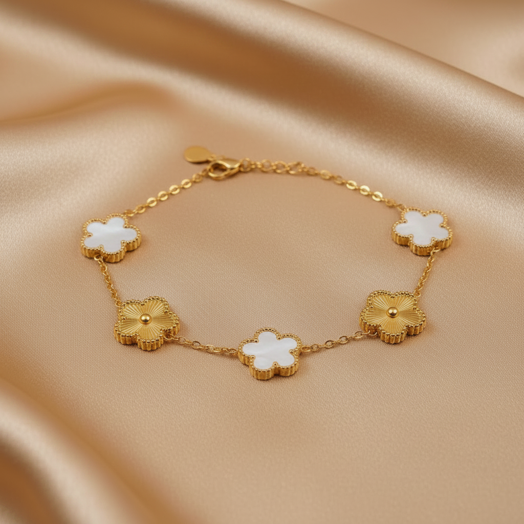White Gold Clover Bracelet Ultra HD